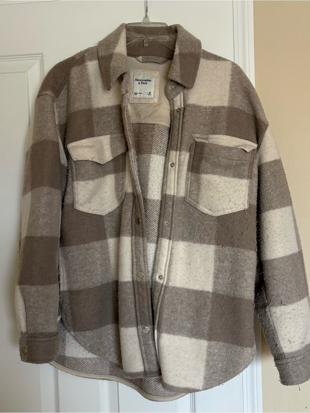 Abercrombie & Fitch Women's Cream and Beige Plaid Shacket
